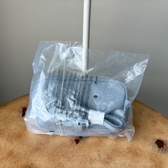 Lululemon Mini Belt Bag - Picture 2 of 8